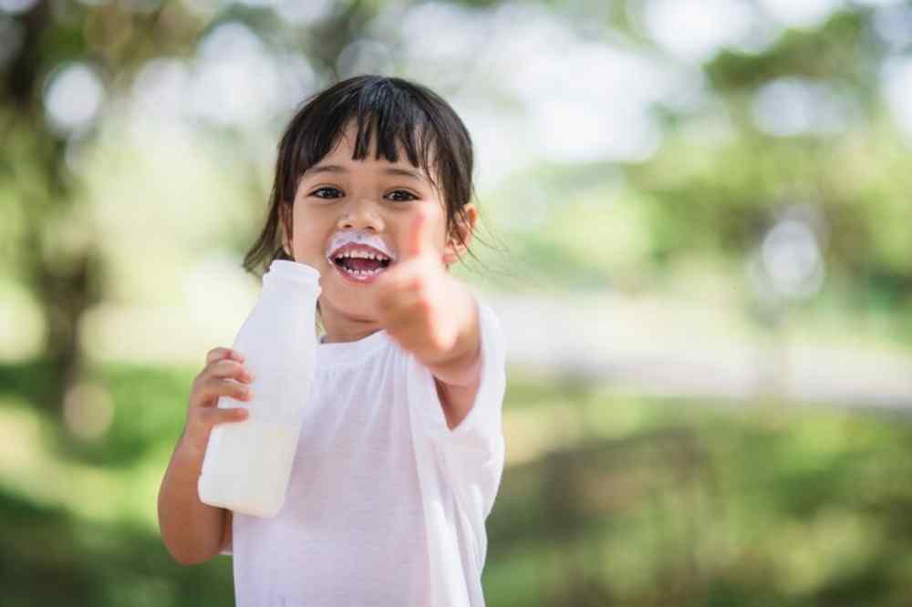 anak-minum-susu